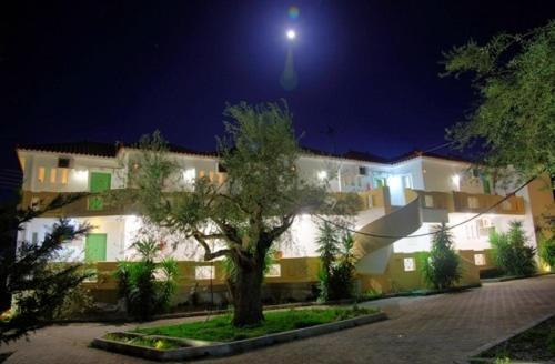Aparthotel Elaionas Leonídion Exterior foto